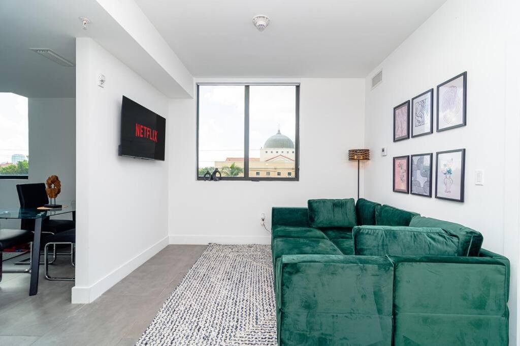 Apartment King Bed 2b 1ba Oasis Minutes To Brickell 6 Guests Miami
