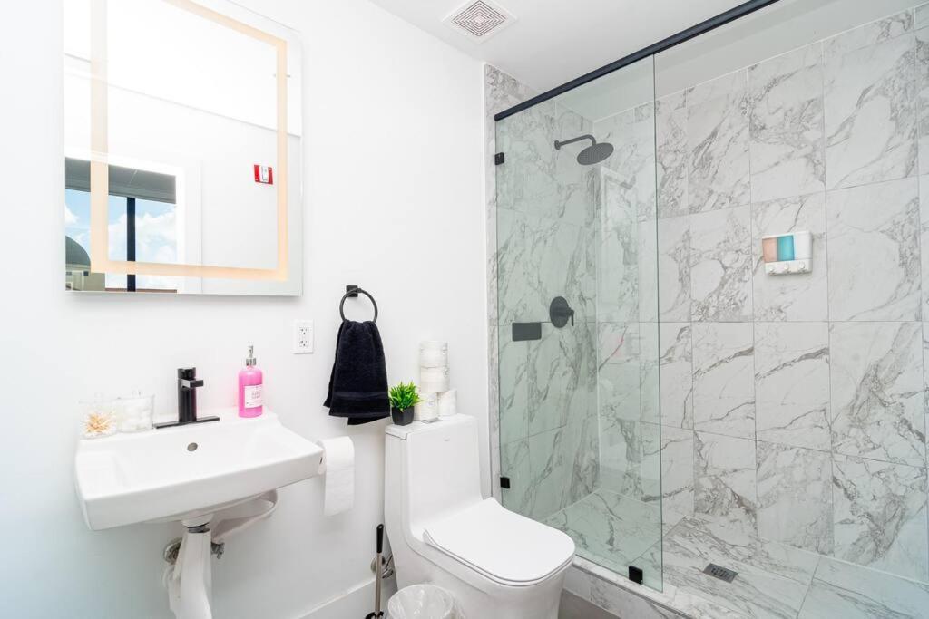 Apartment King Bed 2b 1ba Oasis Minutes To Brickell 6 Guests *