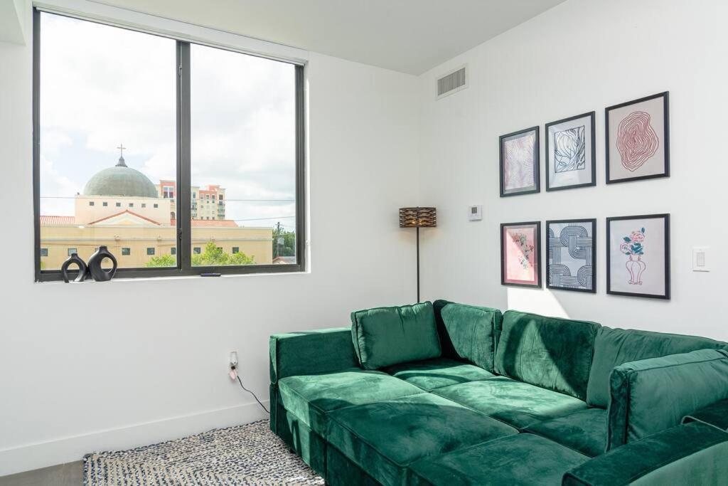 Apartment King Bed 2b 1ba Oasis Minutes To Brickell 6 Guests Miami