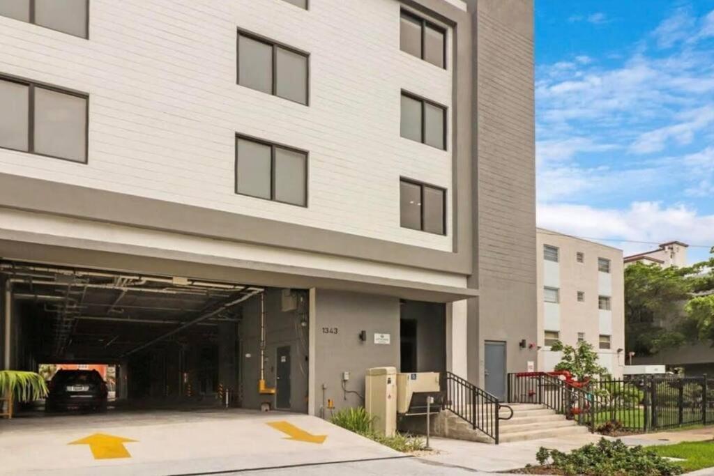Apartment King Bed 2b 1ba Oasis Minutes To Brickell 6 Guests